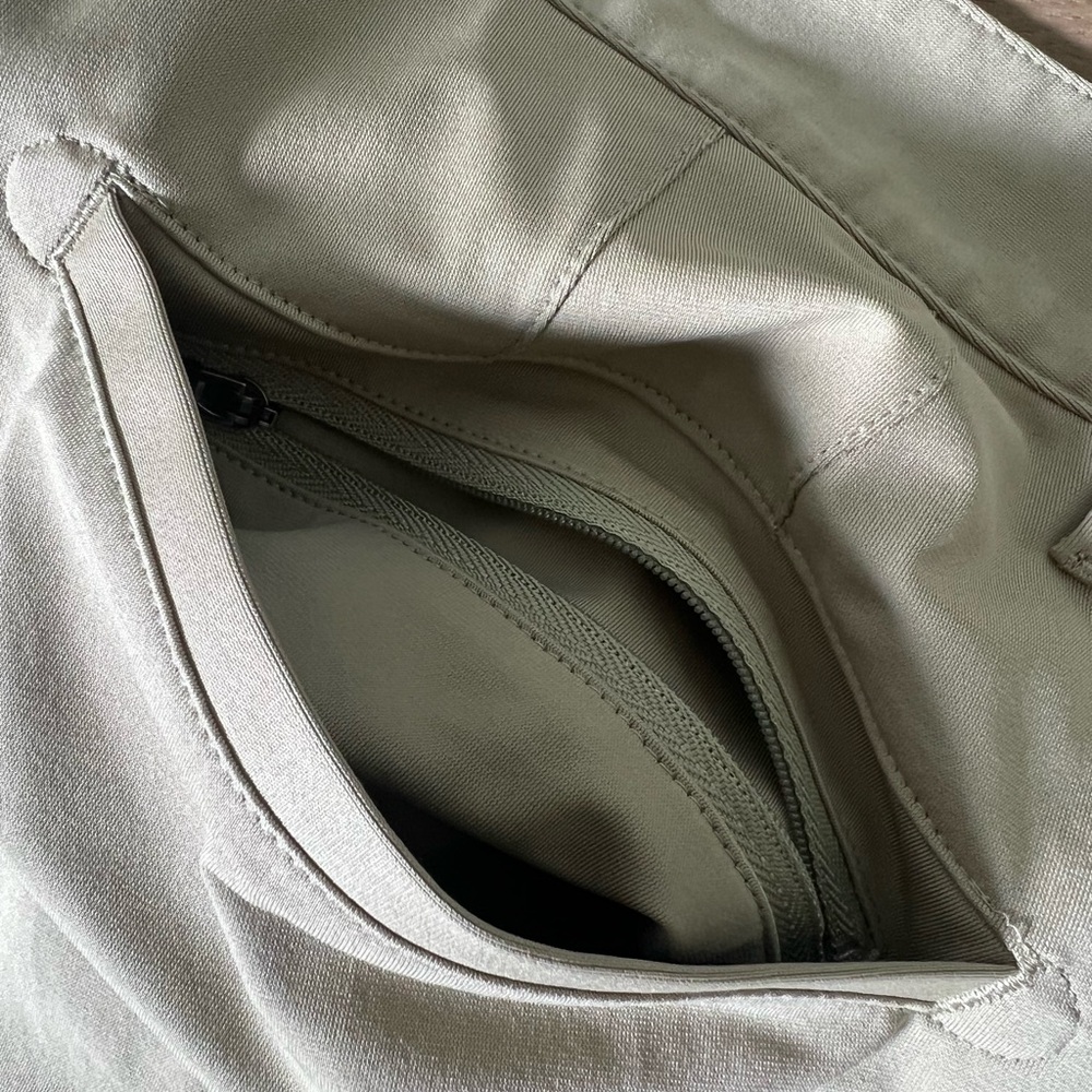 Rhone Men’s 9" Commuter® Shorts Size 34 Tan Khaki Performance Golf Shorts - Picture 6 of 13